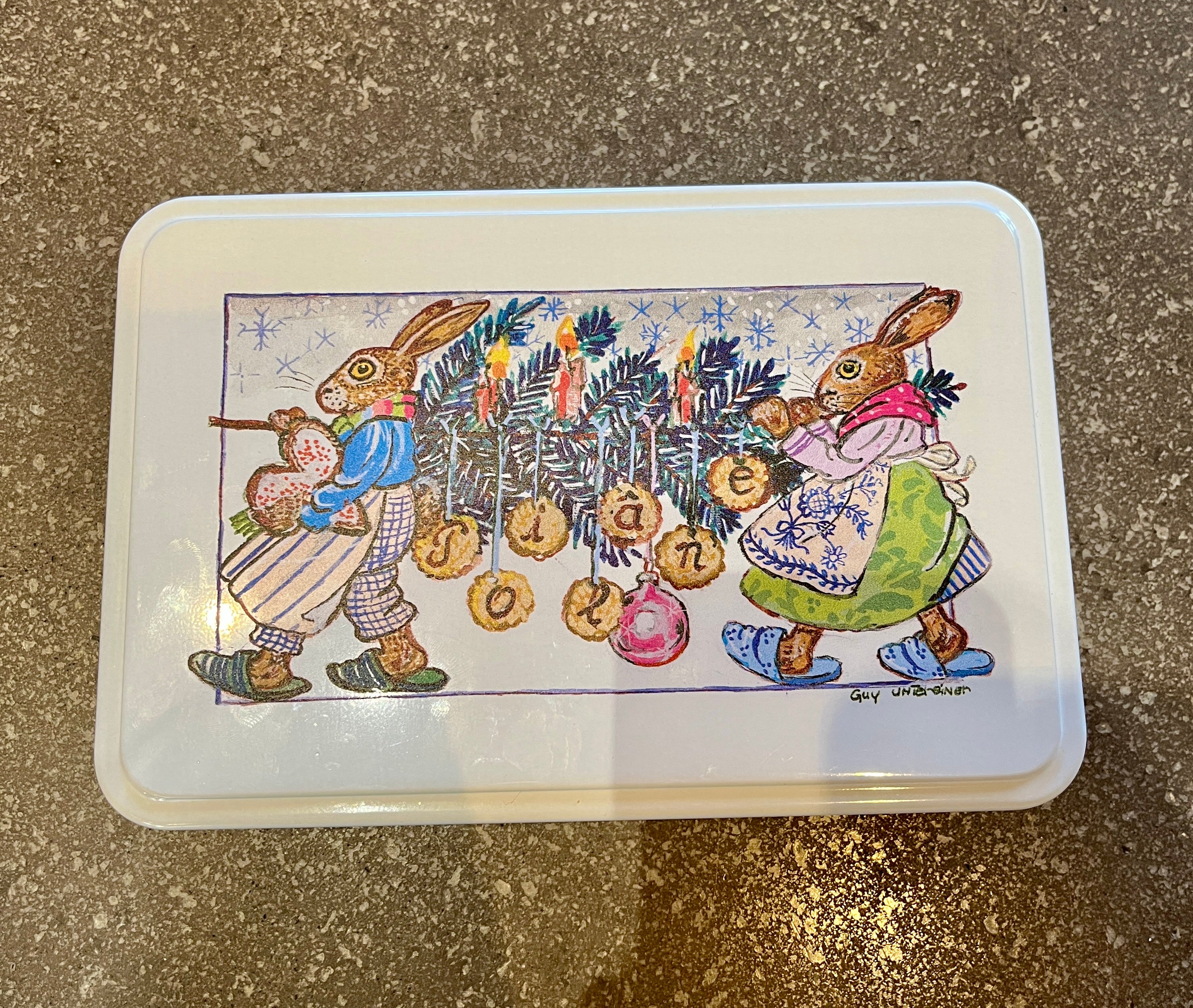 CHRISTMAS BOX AND PUNITIONS® BISCUITS