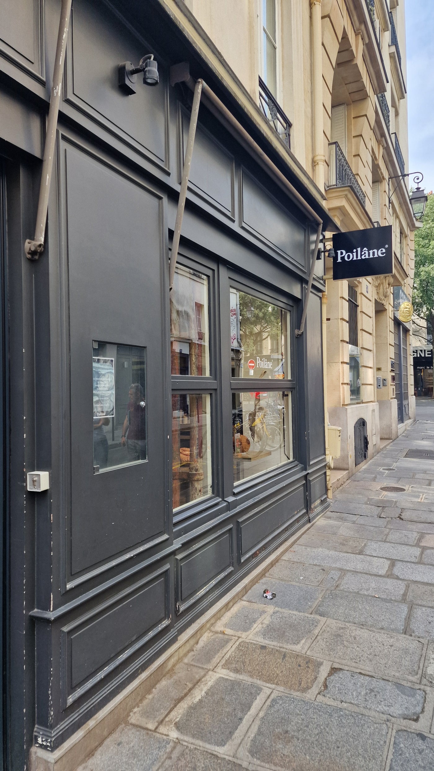 Façade de la boulangerie Poilâne rue Debelleyme dans le Marais à Paris 3e