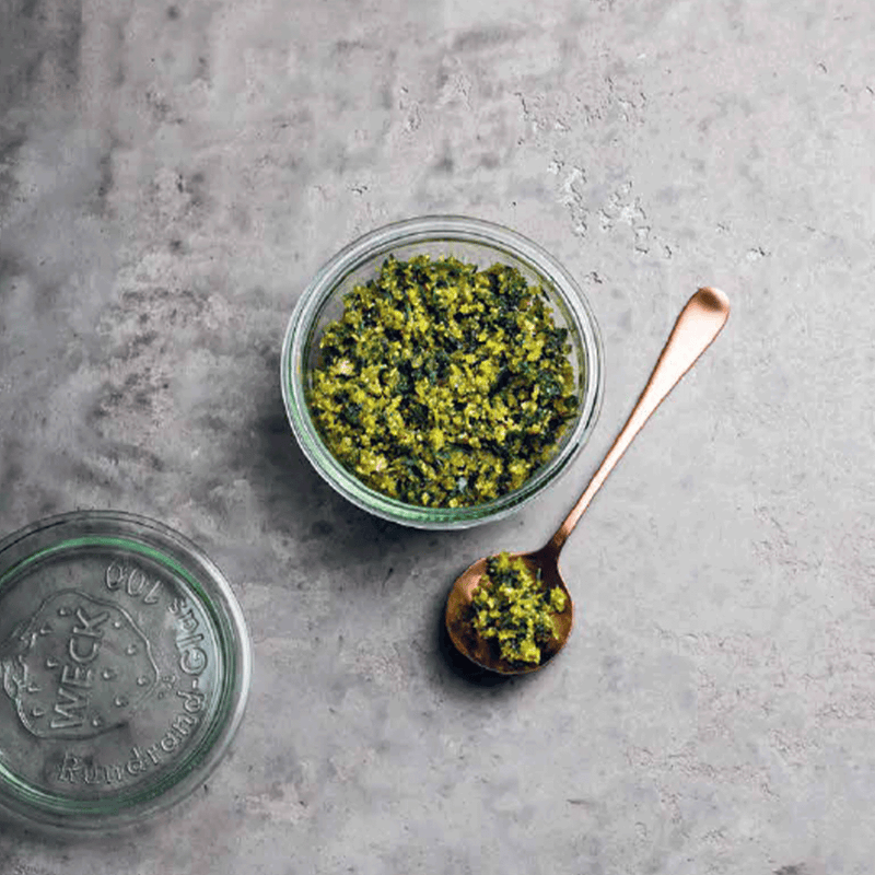 Pesto de persil et de pain aux noix