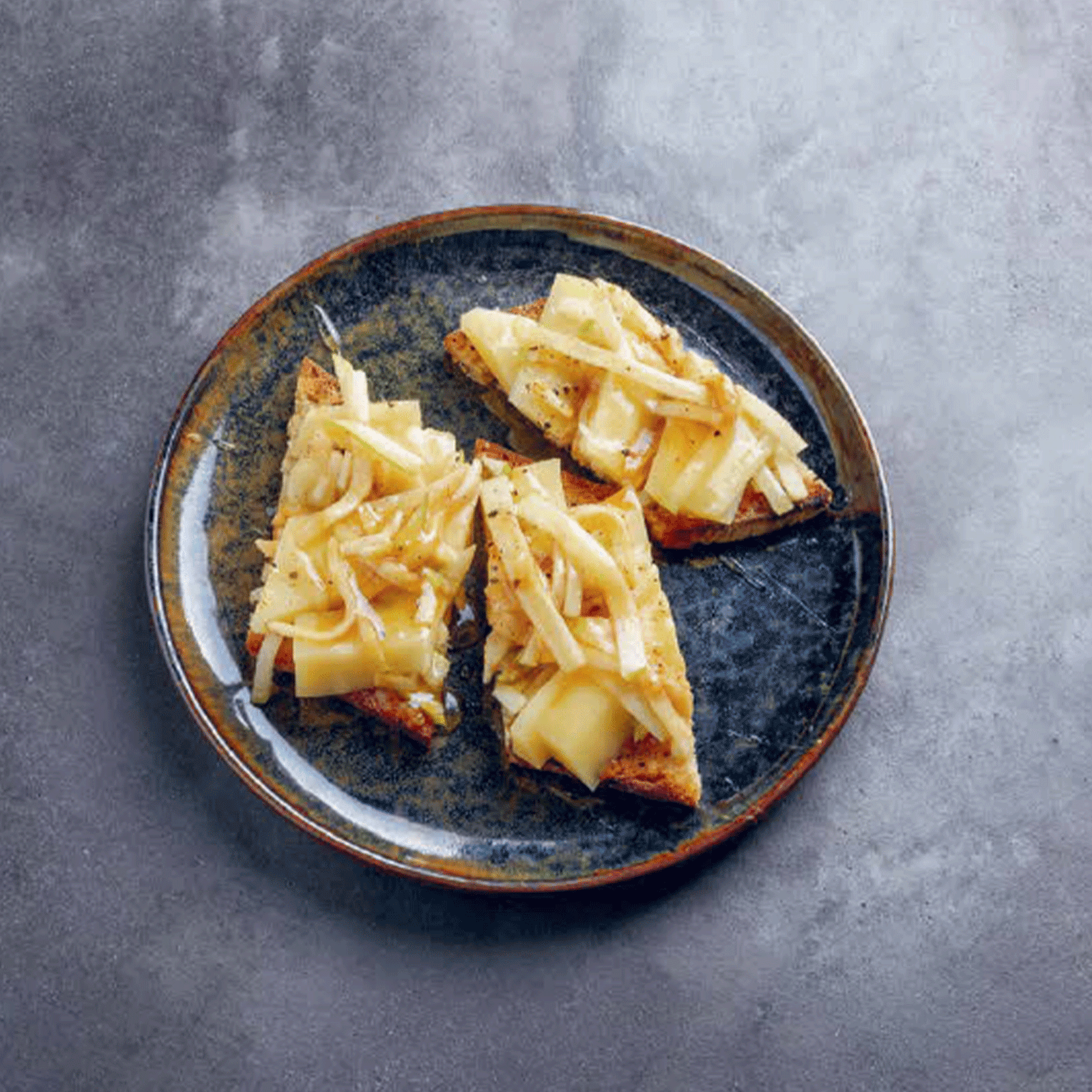 Tartine pomme, comté, caramel