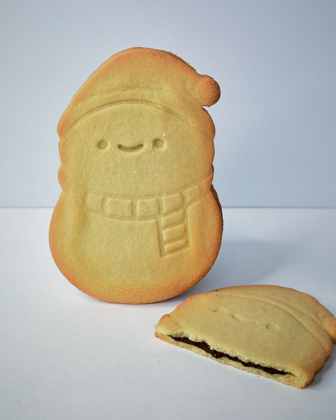  CHOCOLATE-FILLED BISCUIT BARS