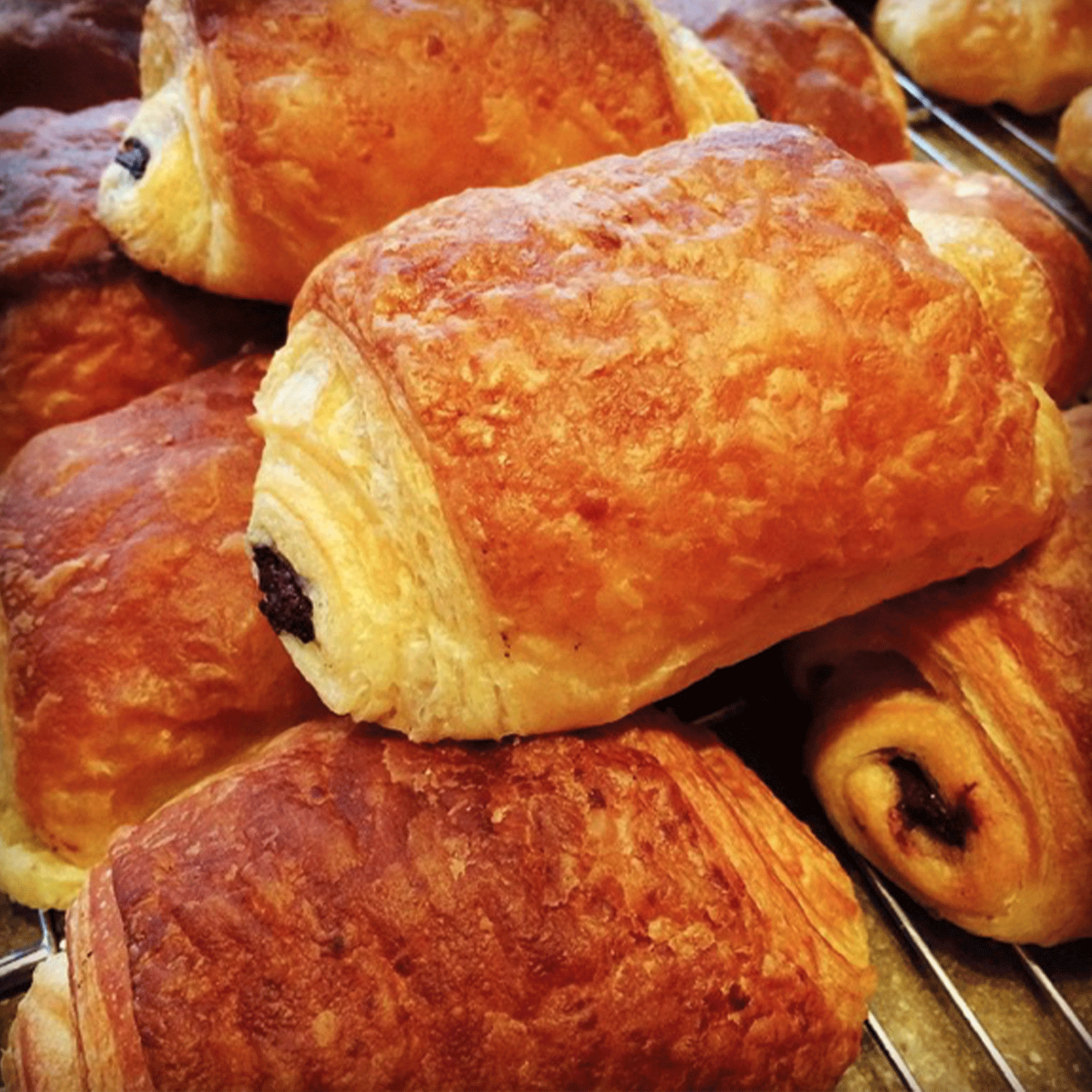 PAIN AU CHOCOLAT